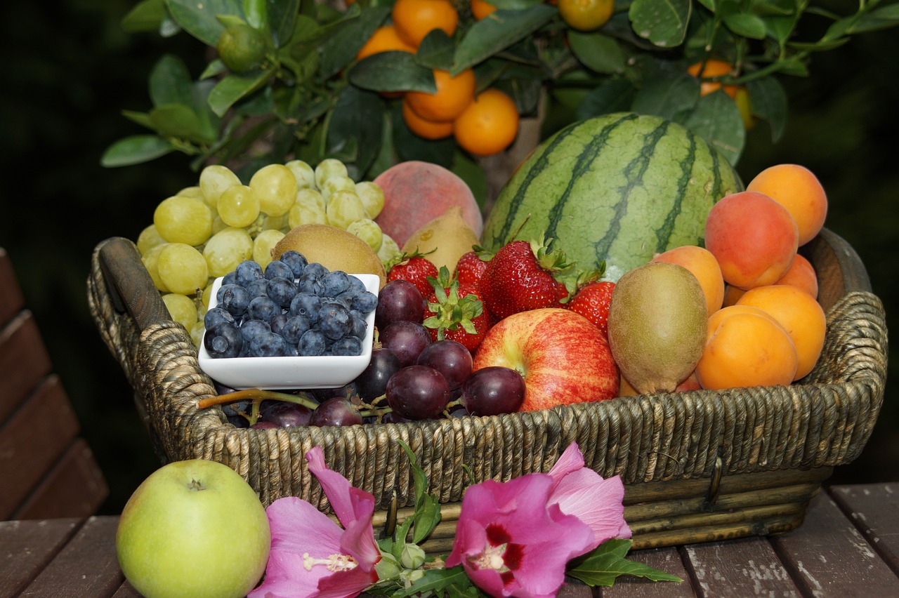 fruit, fruit basket, apricots-3399834.jpg